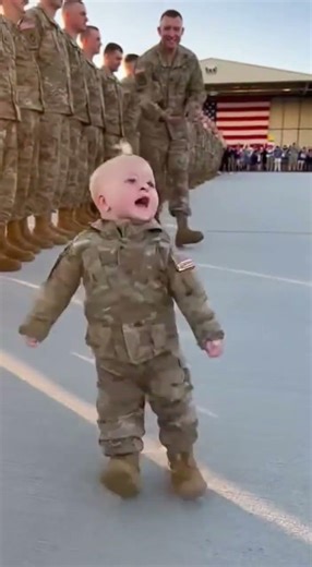 The Cutest Military Homecoming Reunion Ever #dad #soldier #usarmy