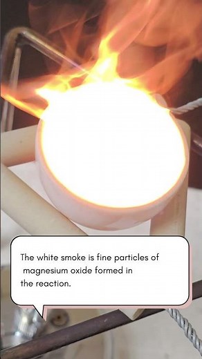 Burning magnesium in air – magnesium and oxygen reaction (2Mg + O₂ → 2MgO) #chemistry #oxidation
