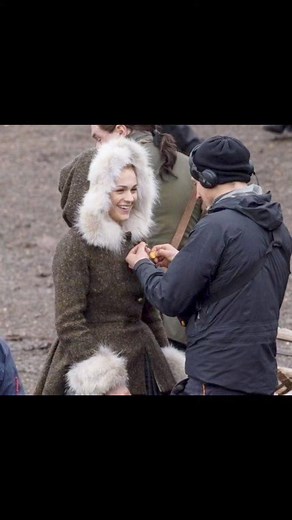 Some behind the scenes #outlanderaddiccted #outlandercast #Outlander #outlanderfans #caitrionabalfe #samheughan #duncanlacroix #TobiasMenzies #sophieskelton #richardrankin | Outlanderaddicted