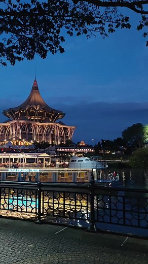 Nighttime Stroll Along Kuching Waterfront: A Spectacular Cityscape