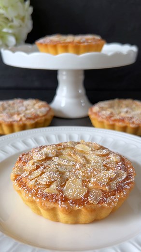 Amandine Tartelettes Recipe 🤍 These Amandine Tartelettes are delicate shortcrust pastry tarts filled with a creamy almond mixture. They are perfect as a dessert or with coffee. 📝 Ingredients: For the Shortcrust Pastry: - 150 g all-purpose flour - 50 g powdered sugar - 1 pinch of salt - 90 g cold butter, cubed - 1 egg yolk - 1-2 tbsp cold water For the Almond Cream (Frangipane): - 90 g soft butter - 90 g sugar - 1 egg - 90 g ground almonds - 1 tsp vanilla extract - 1 tbsp flour - 1-2 tbsp Amare