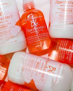 Hairdresser's Invisible Oil and Heat/UV Protective Primer soften, silken, tame, de-frizz, detangle, and protect hair against breakage, without weighing hair down. | Bumble and bumble.