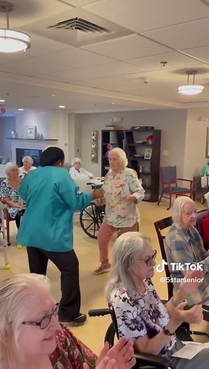 Weekend Dance Party for Seniors: Join the Vibe!