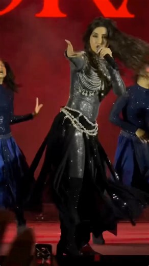 Watch me making moves 🇮🇳 🇲🇦 🔥 #music #concert #norafatehi #dancewithnora