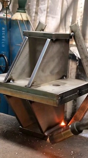 5.3K views · 7K reactions | Que se torna em um profissional qualificado de solda curso completo com certificado e carteira de soldador profissional link na bio Pará mais informações ℹ️ | curso de manutenção industrial | Facebook