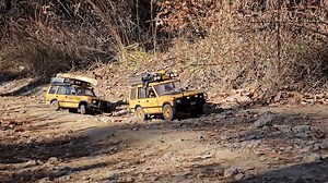 【硬核穿越】路虎Defender丛林极限挑战！D1RC骆驼杯经典重现，兄弟团爆笑翻车实录_哔哩哔哩_bilibili