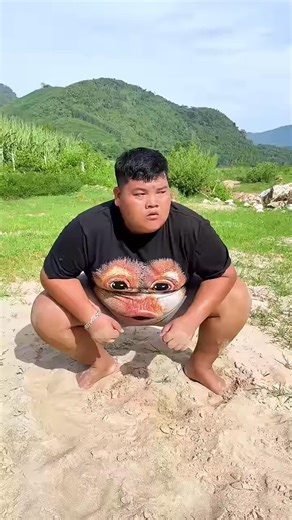 Does he Look like king Kong?🦍 😂