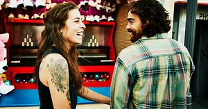 These Are The Body Language Signs To Look Out For On A First Date