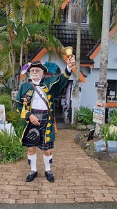 Our lovely local "Town Cryer", Syd, is out and about on Gallery Walk, announcing our sale and closure while promoting the Scenic Rim Arts Trail!! | Bygone Days