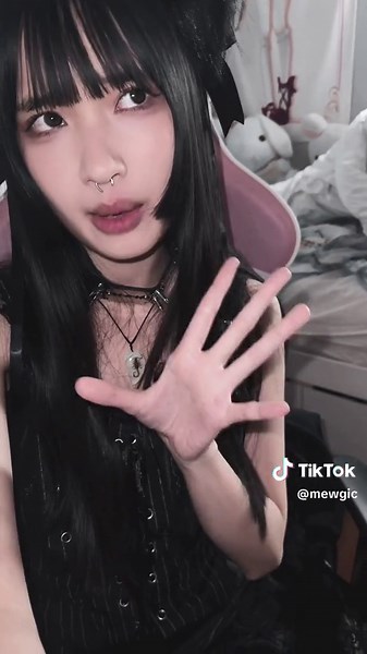 LOLOL I THOUGHT MY TIKTOK ACCOUNT GOT DELETED HI GUYS IM BACK