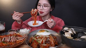11K views · 373 reactions | Hot Garlic Soy Sauce Based Fried Chicken Squid Whelks Jjolmyeon Clam Soup MUKBANG ASMR #Boki #Hamzy #ASMR #MUKBANG #EatingSounds #EatingShow | Yummy Boki | Facebook