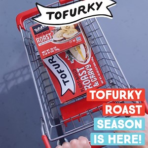 🍂🍁 It's Roast season! Tofurky has everything you need to satisfy your plant-based holiday cravings! 😋 | Tofurky