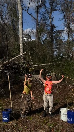Rotglow Research Farm & Nursery on Instagram: "Planting bare root trees is just as easy as planting container grown trees- just add a bucket of water! Some soils with the right tool (hoedad, dibble bar or sharpshooter shovel) will allow you to simply open the Earth to slide in a bare root tree. If your tree has a wide root system, you may need to create more of a hole. But even a wide rooted bare root tree will require less soil disturbance than the pits required for planting container trees. If