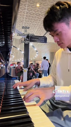 Little mush up 😀#publicpiano #solas #anotherlove #lovely #piano #pianist