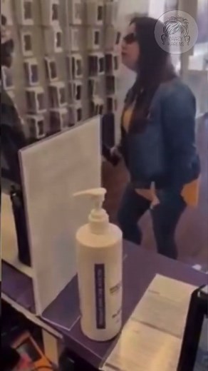 Anti-Mask Karen SCREAMS in employee’s face about her “medical condition” | Police Body Cam