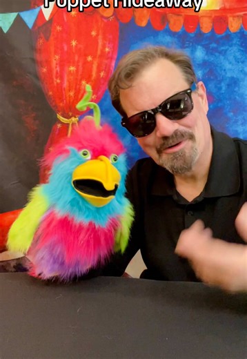 Puppet of the Day – Bird of Paradise puppet made by The Puppet Company Puppeteer Eric Thomsen shares his appreciation for a bird of paradise puppet made by The Puppet Company #thepuppethideaway #puppetoftheday #puppetfan #puppets