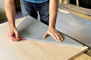 Comment fabriquer une table de salon en chêne ?