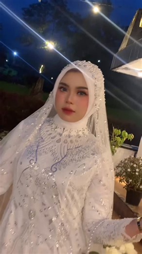 MAKE UP BARBIE | KOREA | CLASIK - PADANG SIDIMPUAN on Instagram: "New collection gaun akad by @dndfashion_09 Muse: @anishadindaa Mua: @sriayu.make_up"