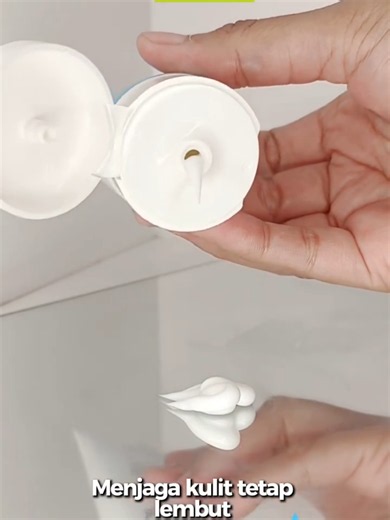 Kulit kering, kasar, sampai mengelupas bikin makeup susah nempel dan wajah terasa nggak nyaman? Saatnya rawat kulitmu dengan dr. Ferihana Cosmetics Skin Moisturizer ✨ 💧 Membantu melembapkan kulit lebih intens 💧 Menenangkan kulit kering & terasa ketarik 💧 Membuat kulit tampak lebih halus dan sehat 💧 Cocok dipakai harian, pagi & malam Kulit lembap itu bukan cuma terlihat glowing, tapi juga bikin skin barrier lebih terjaga 💖 “Kulit kering dan mengelupas? Pakainya Skin Moisturizer aja!” Yuk, ra