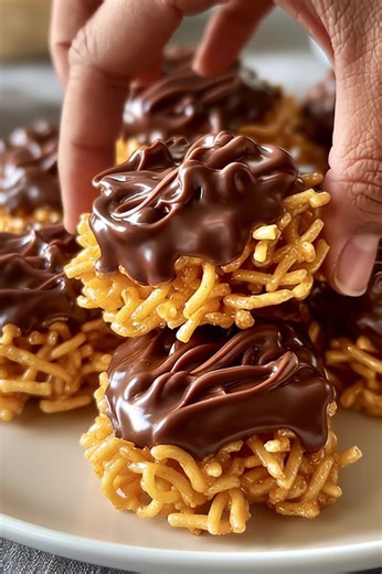 Snack Attack! These are so good, I nearly devoured them all!. Full recipe 👇 💬 | 𝑭𝒓𝒆𝒔𝒉 𝑫𝒆𝒕𝒂𝒊𝒍𝒔