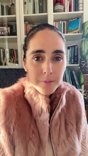 Cómo empezar cuando tu hijo no tiene lenguaje Atención compartida: mira lo que él mira. Imitación motora: copia sus movimientos. Música y ritmo: el cerebro lo adora. Tres pilares que activan el lenguaje antes de la primera palabra. Paso a paso hacia la comunicación. | Método Vicon