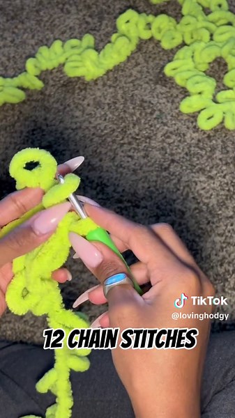 Crochet Tutorial: How to Make a Loop Mini Bag