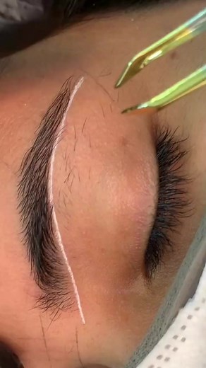 Cómo depilar tus cejas con pinza paso a paso