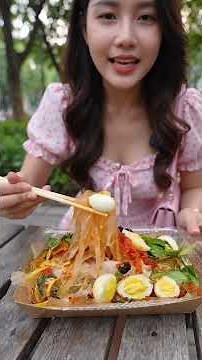Must-Try Vietnamese Street Food 🇻🇳 Bánh Tráng Trộn Looks Unreal! 🌶️🥭