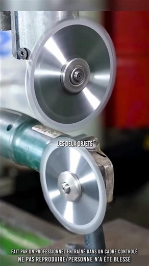 💀 What happens when two saws touch…