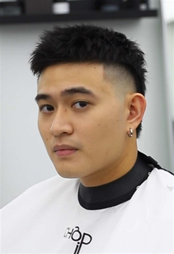 Step-by-step Burst Fade tutorial 💣 To book your tailored haircut in Kuala Lumpur just hit the link in bio. . #KLBarber #MalaysiaBarber #BarberKL #FadeMalaysia #barberlifemy