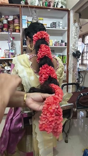 kanakambaram flowers hairstyle..