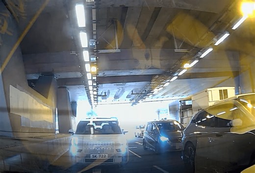 (Video) Triple crash at Tai Wai Station: Out-of-service KMB bus rear-ends two cars