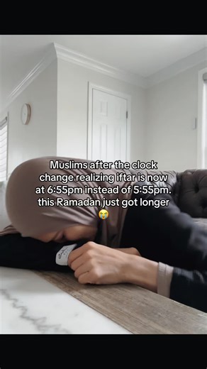 when your brain is used to 5:55pm and suddenly it’s 6:55pm it just feels longer even if it isn’t 😅 Just the mind adjusting.” Thanks day light savings.. . . . . #Ramadan #muslimtiktok #muslim #meme #fyp