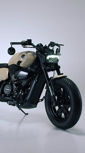 Leoncino Bobber 400 è la nuova Benelli che coniuga design, stile e carattere. Frutto del lavoro del Centro Stile e del centro R&D con sede a Pesaro, la Bobber 400 interpreta il concetto di power cruiser declinando le linee iconiche “Leoncino” in un risultato unico. La nuova Benelli Leoncino Bobber 400 sarà disponibile nei colori Desert Tan, Onix Grey e Midnight Black. #Benelli #BenelliItalia #Leoncino #LeoncinoBobber400 | Benelli