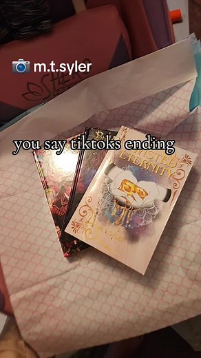 Explore Indie Authors on Little Red Book