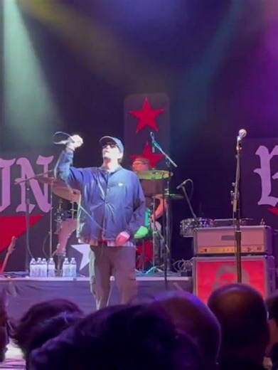 Bulls on Parade - Down Rodeo (Live)