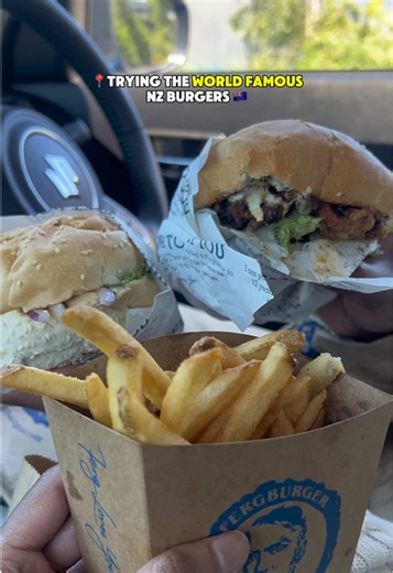 📍Fergburger, Queenstown New Zealand 🇳🇿 TRYING THE WORLD FAMOUS NZ BURGERS they were absolutely the best grilled burgers we’ve ever had 🙌🏼🙌🏼 fergburger is known for its long queues and oversized burgers! patties are cooked to order and soft buns that hold heavy fillings without falling apart - super generous portions the menu offers beef, chicken, lamb, venison, and vegetarian burgers options the lines are always long but it moves quickly! highly reccomend and definitely worth the hype 💯 