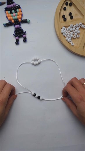 tuto halloween : fantôme 👻 en perles pony beads Diy apprends comment réaliser un fantôme en perles super facile à faire #halloweendiy #perles #beadtok #ponybeads #halloween2025 | Manzabull'