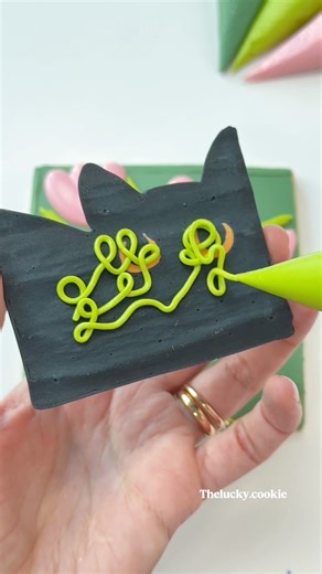 Cute Cat Cookie 😍 Recipes and cutters link in bio #cookiedecorating #satisfying #asmr #cat