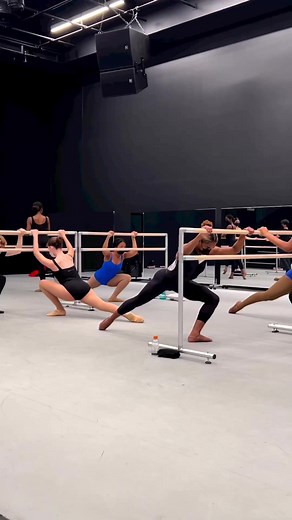 30K views · 1.7K reactions | 퐖퐢퐭퐡퐨퐮퐭 퐬퐞퐥퐟-퐝퐢퐬퐜퐢퐩퐥퐢퐧퐞, 퐬퐮퐜퐜퐞퐬퐬 퐢퐬 퐢퐦퐩퐨퐬퐬퐢퐛퐥퐞, 퐩퐞퐫퐢퐨퐝. #debbieallendanceacademy #dance #dancers #dancing #danceclass #dancer | Debbie Allen Dance Academy | Facebook