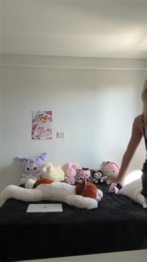 hi i'm Amber 🖤 Insta: @amberlane_uwu daily posts! I only reply in comments or on my insta 🤓