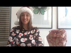 Singing Hands: Christmas Countdown 2016 - Dec 5th - PRESENT in Makaton #MakatonMonday #49