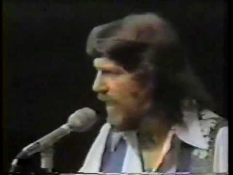 WAYLON JENNINGS - Rainy Day Woman (Soundstage 1975)