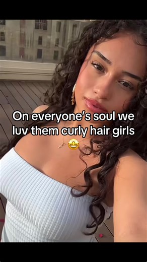 #curlyhair#fyp#lebron#fineshi#dontflop@uninterested💁🏽‍♀️@📸Bianca Alexandra@princesahailey@sophi