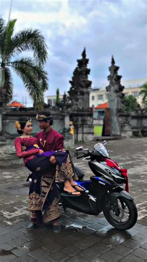 Rahayu Sekeluarga: Pengantin Bali dalam Bantukawan