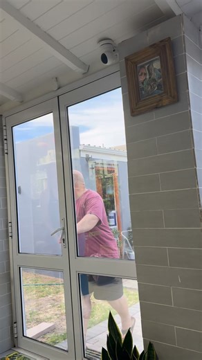 Leonie Kotzé (Theron) | Dis hoe PAY BACK lyk 🤣🤣🤣🤣 Ja! Vir al die kere wat hy my skrik maak…. Veral wanneer ek my tande borsel 😆🙄 Jaco Kotzé Bly ek maak jou hart... | Instagram