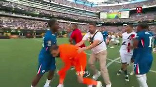 Luis Enrique golpeó a Joao Pedro.