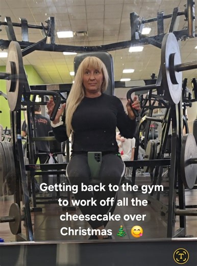 I hope you all had a great weekend 🌎🎄☃️ It's time to get back to the training, and stop eating cheesecake 🧀 Only a few days left in the year. Let's make them count 👍 Have a great start to the New Week ✨️ Autumn 😊🤗🍂🤟 #autumnraby | Autumn Raby