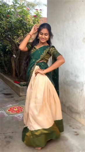 Hari.Nivru.Vaish ♡ on Instagram: "Perfect dance ? Sorry bloopers mathrame perfect🙂‍↕️ #explorepage #viralreels #fyp #trendingreels #foryoupage #traditionaldance #chaotic #reelitfeelit #dance"