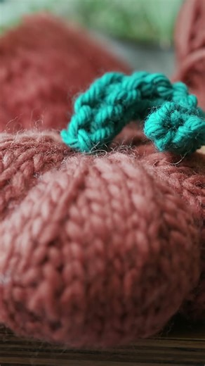 Knit your own pumpkin! It's easier than you think with my video tutorial and pattern! #knitting